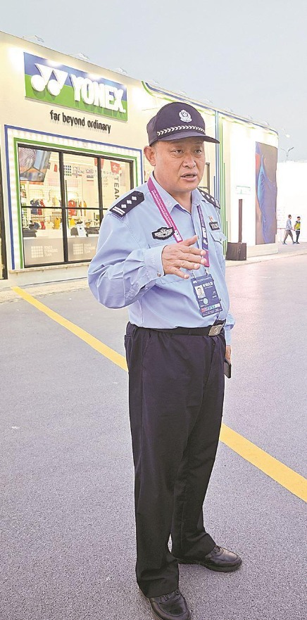 股策略 民警张健：一天三万步&#32;为赛事展览保驾护航